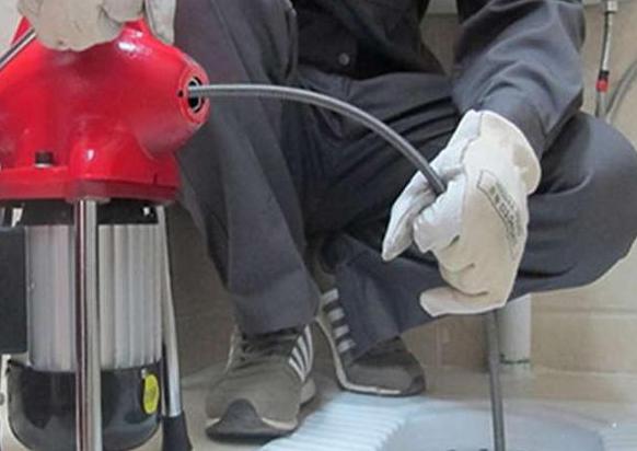 商铺厨房管道容易堵？油污疏通清洗很关键